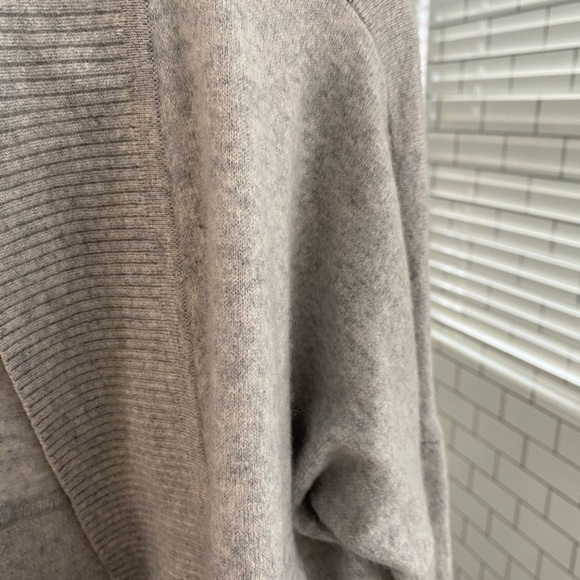100% Cashmere Lululemon Cardigan - Picture 6 of 7